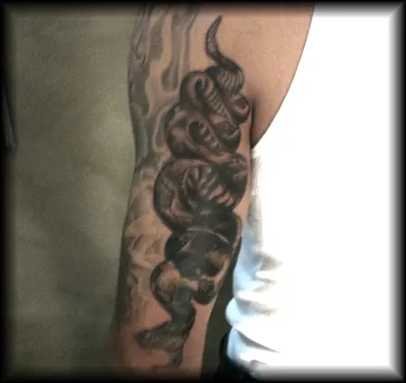 Tatuaje de serpiente Deron