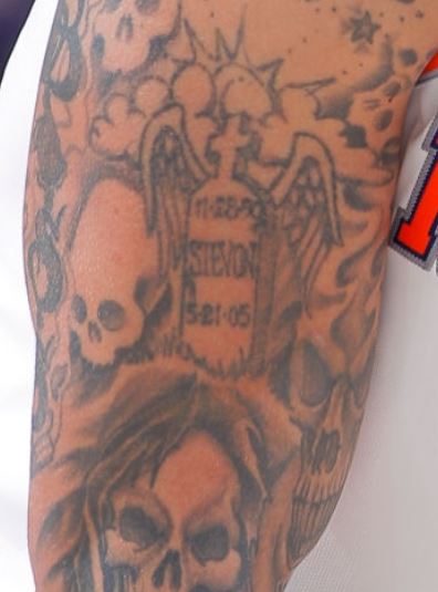 Tatuaje en la lápida de Michael