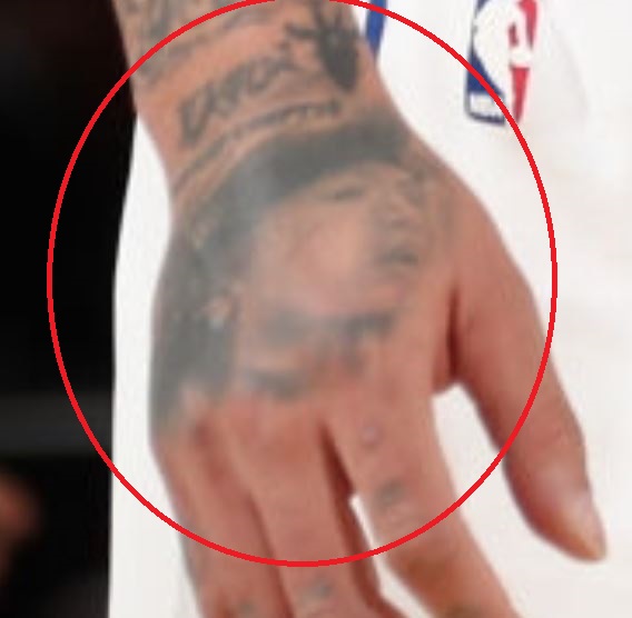 Retrato de un tatuaje en la mano derecha de Michael