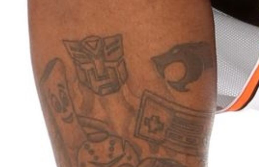 Tatuaje de Eddy en su pierna derecha