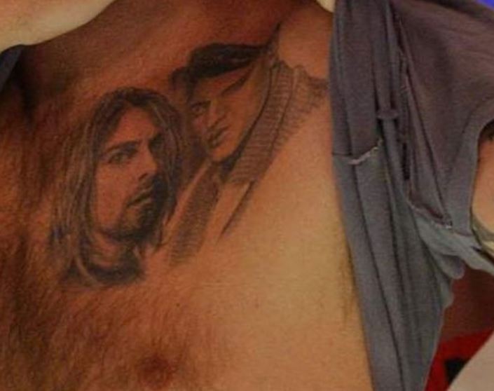 Retratos tatuados de Fred en su pecho