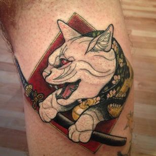 Tatuaje de Neko de Lewis Buckley.  #LewisBuckley #neko #cat #japanese #neotraditional #samurai