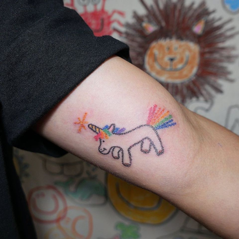 Crayon tattoo by Mello #Mello #Mellowhatever #crayontattoo #childdrawing #childlike #sjov #cute #koreanartist #seoultattoo #animal #love #unicorn #rainbow