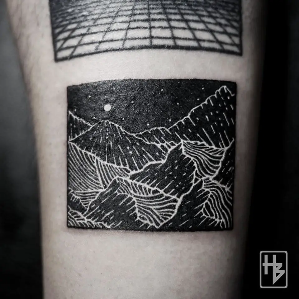 Tinta blanca sobre Blackwork Tattoo por hb tattoo bkk #hbtattoobkk #whiteinkoverblackwork #whiteinkonblacktattoo #whiteonblack #whiteink #blackwork #blackout