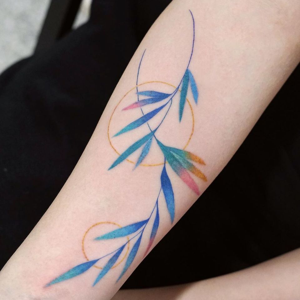 Tatuaje de acuarela de 9room # 9room #watercolor #color #unique #naturaleza #planta #hojas