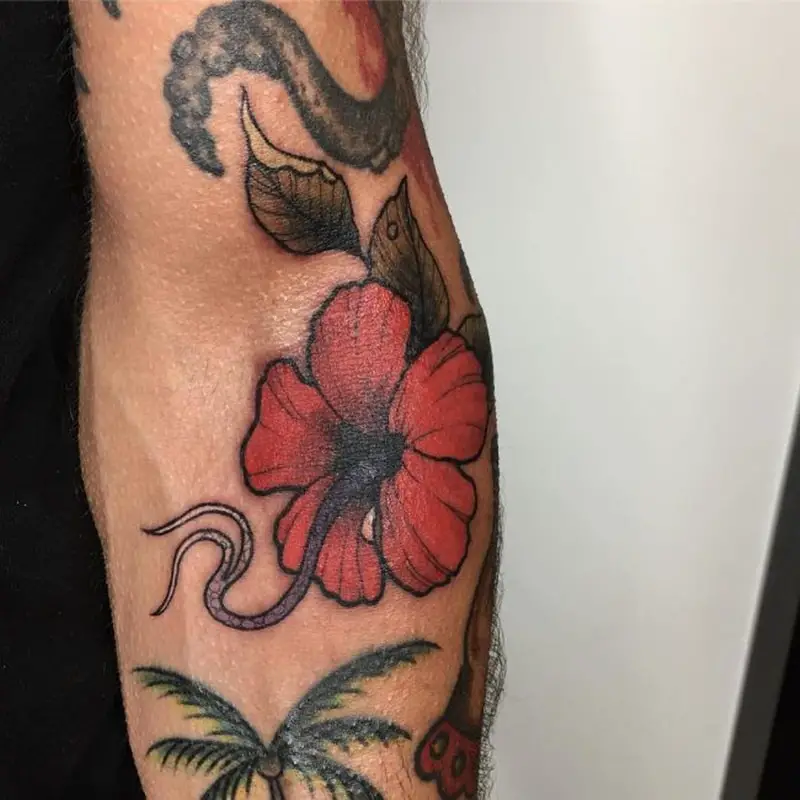 tatuaje de flor de hibisco