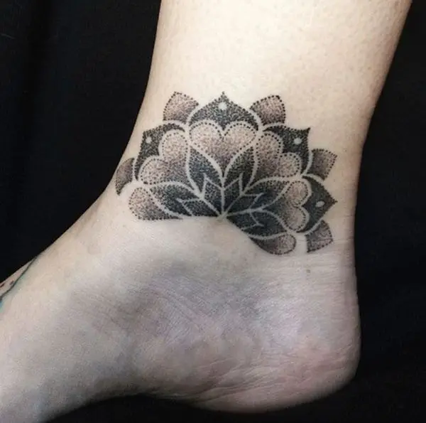 tatuaje en el tobillo