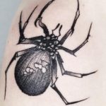 43 tatuajes de libélulas: la importancia del insecto alado para niñas y niños