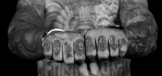 Tatuaje de telaraña: qué significan los tatuajes en la zona y en la vida cotidiana